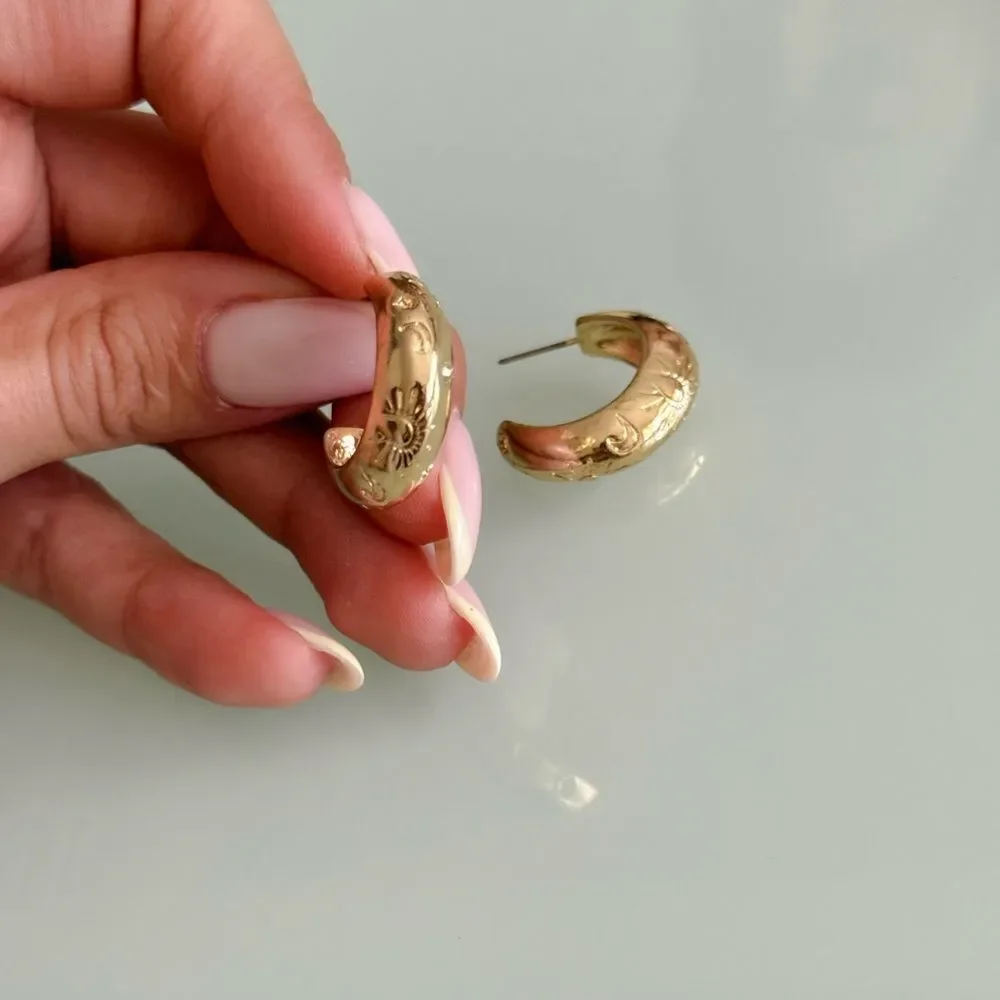 Elegant Gold Hoop Earrings A1029